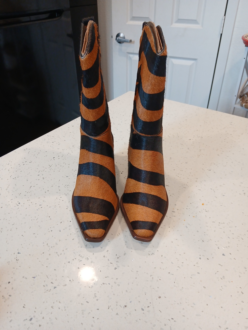 ReformationPony-style calfskin ankle boots Sz 6US Very cute reformation Rémy cal